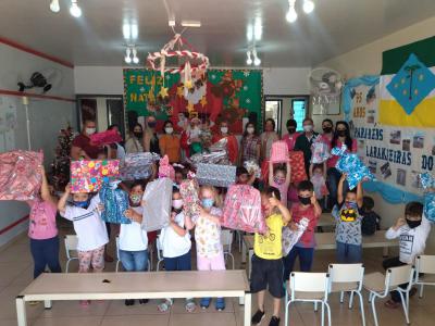 Núcleo Feminino Coprossel e CEMEI Sementinha do Saber levam alegria no Natal das Crianças da Escola